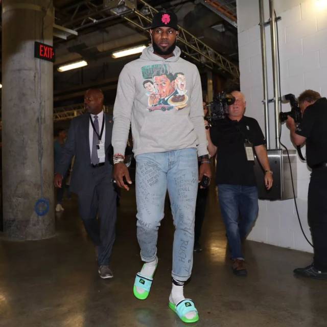 随之而来的 随之而来的